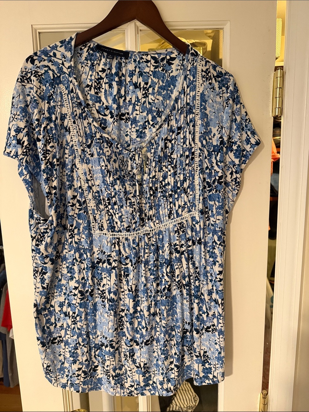 Tommy Hilfiger Blue Floral Short-Sleeve V-Neck Women's Top 1X